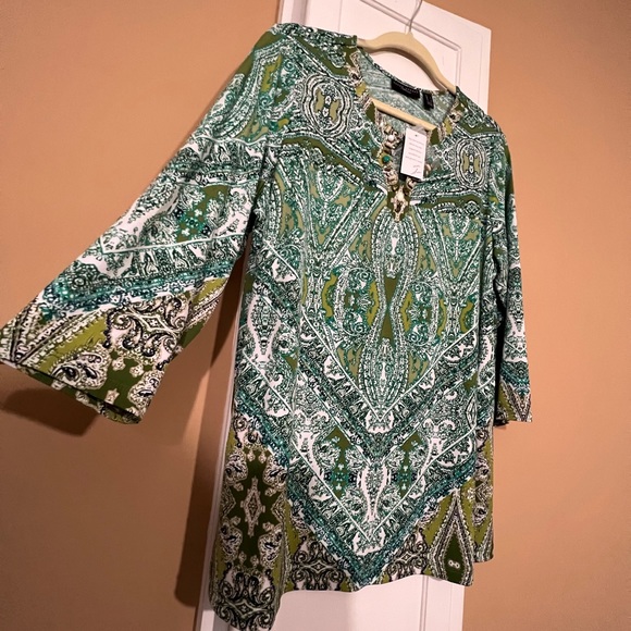 Susan Graver Liquid Knit printed tunic.  Shades of green with white throughout. - Picture 12 of 12